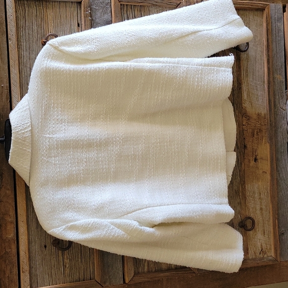 JLO Tweed jacket.  Cream with gold thread. Lapel with 2 hook/eye closure XL - Picture 2 of 7